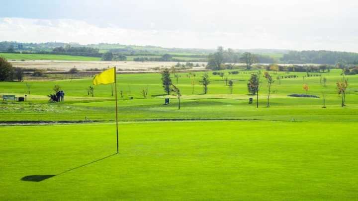 Go on a golf stay at Sandbjerg Estate and golf at Sønderborg and Nordborg Golf Club's courses
